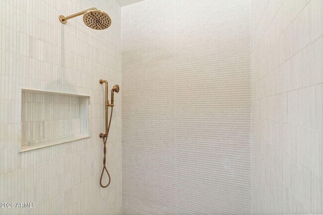 Building Photo - 6916 E 2nd St