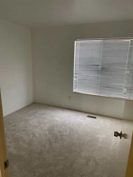 Building Photo - 1830 Salisbury Dr