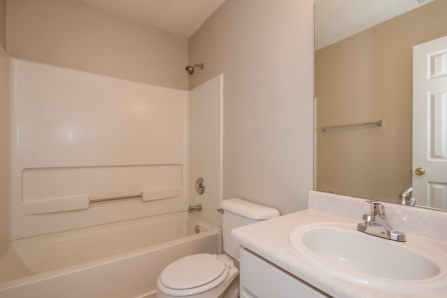 Building Photo - 310 The Gables Dr