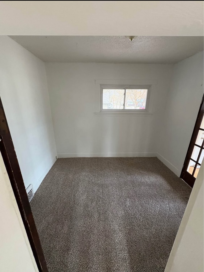 Building Photo - 814 16th St S