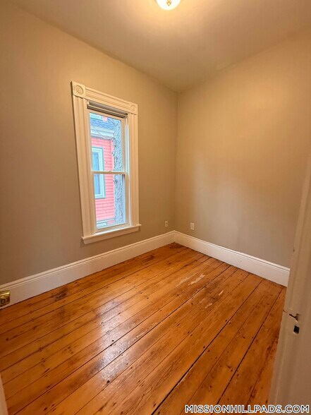 Building Photo - 75 Munroe St