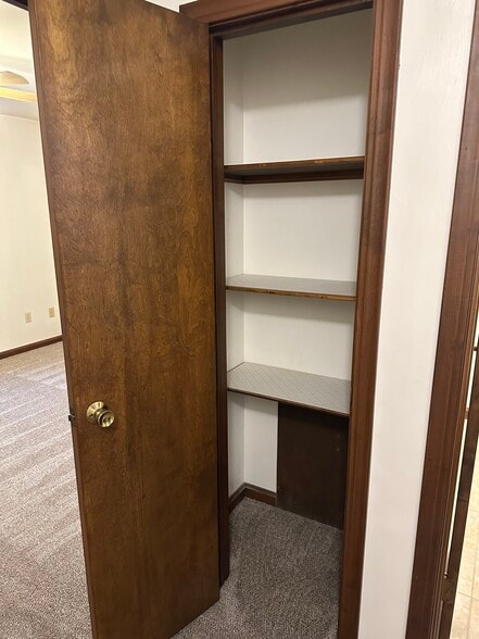 Building Photo - 3169 W 40th St