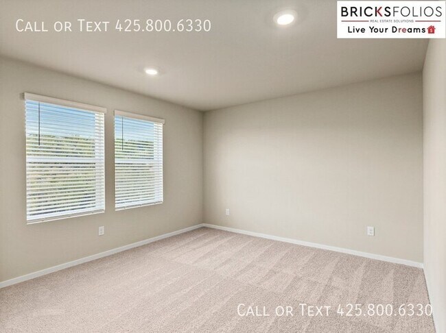 Building Photo - Inviting Home in Port Orchard with a Perfe...