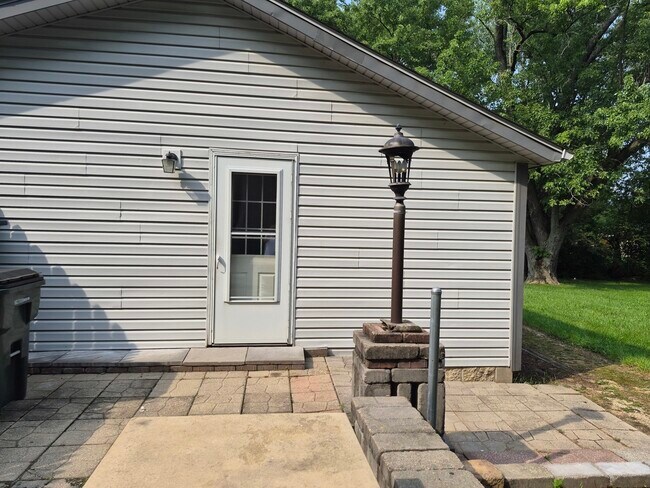 Building Photo - 26467 W Grass Lake Rd
