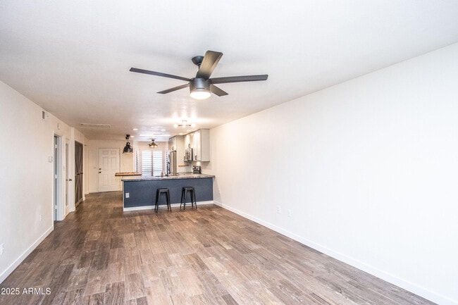 Building Photo - 1318 E Cobb Dr