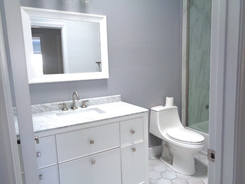 Building Photo - 54140 Avenida Mendoza