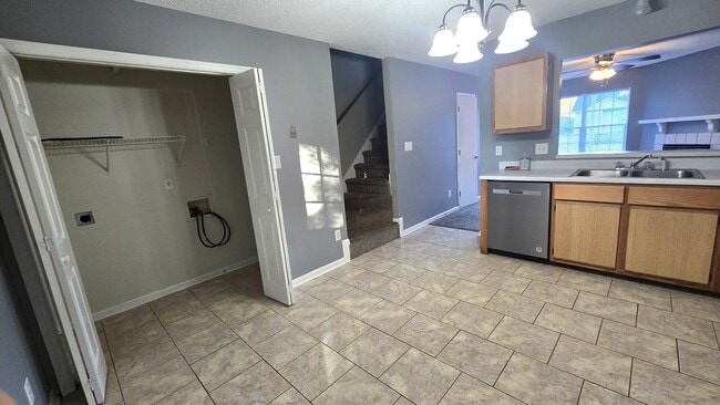 Building Photo - 1128 Pueblo Dr