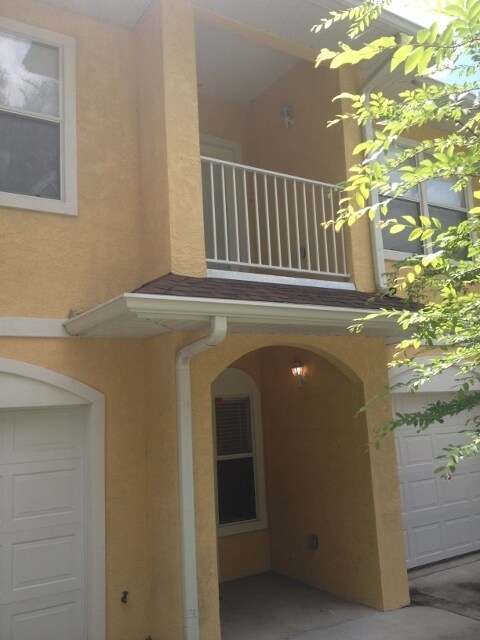 Building Photo - Quiet neighborhood close to Royal Park Plaza, theaters, shopping, restaurants, and UF