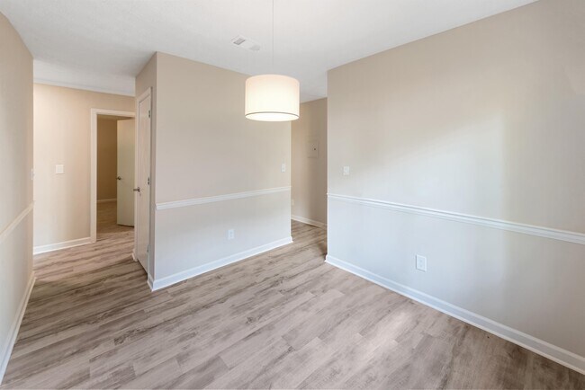 Building Photo - 1121 Brookstone Rd