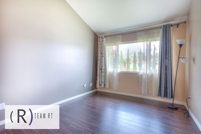 Building Photo - Limited-Time Offer for $2850! 2 bedroom an...