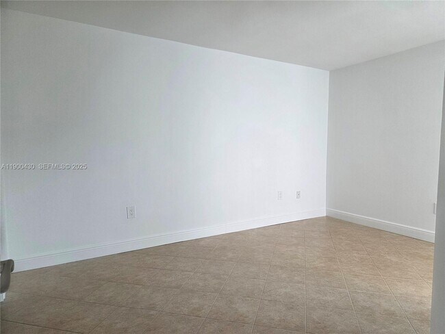 Building Photo - 5880 Collins Ave