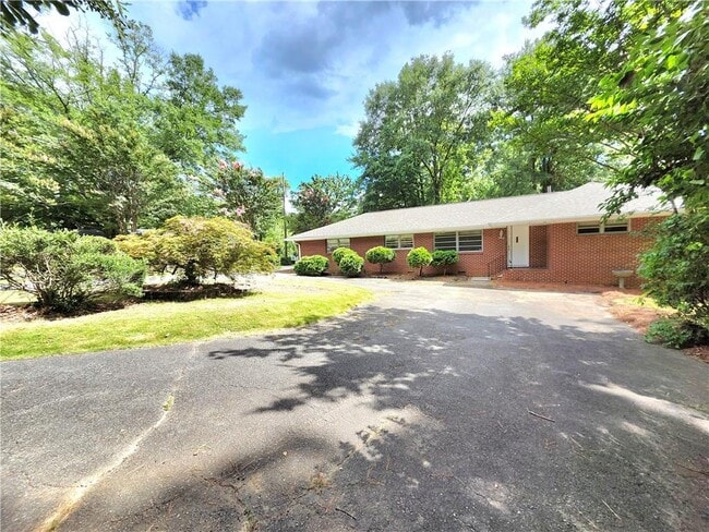 Building Photo - 2497 N Druid Hills Rd NE