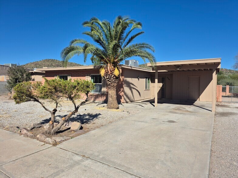 Building Photo - 3068 W Wyoming St