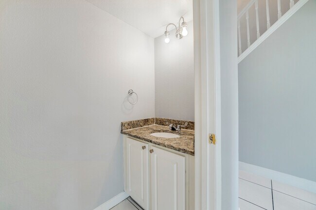Building Photo - 3170 Santa Cruz Dr