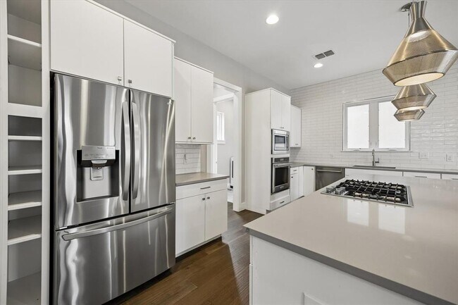 Building Photo - 5006 Pecan Springs Rd
