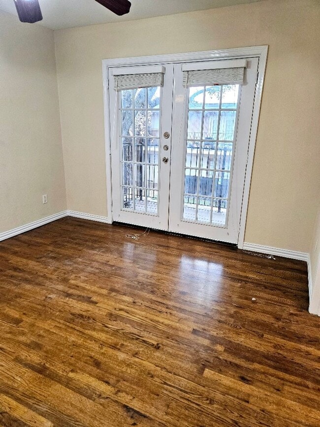 Building Photo - Mediterranean style condo within walking d...