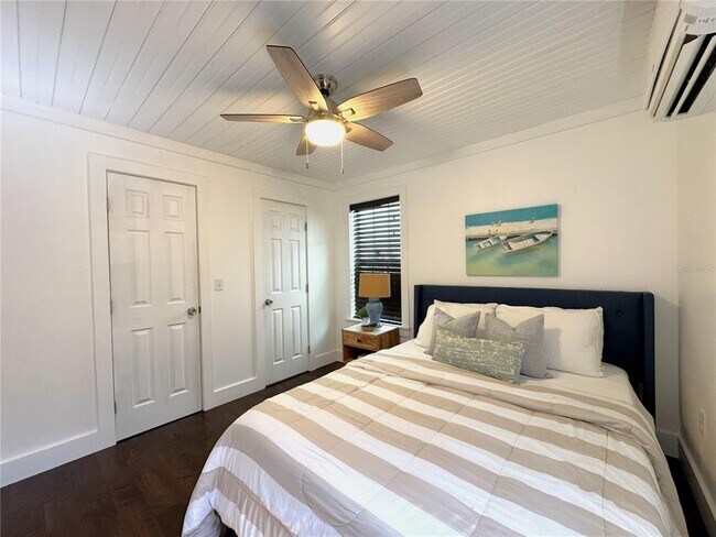 Building Photo - 222 NE 1st Ave