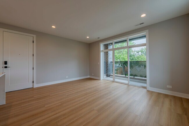 Building Photo - 6519 W Addison St