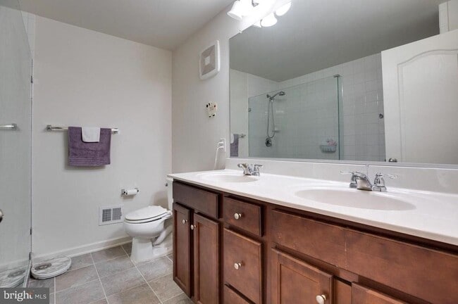 Building Photo - 3009 Chesapeake Dr