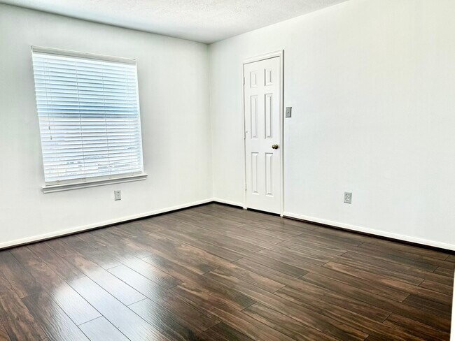 Building Photo - 7110 Favian Ct