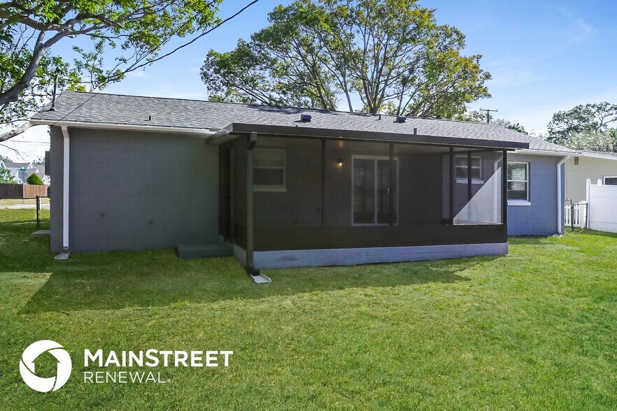 Building Photo - 7820 Plunkett Ave