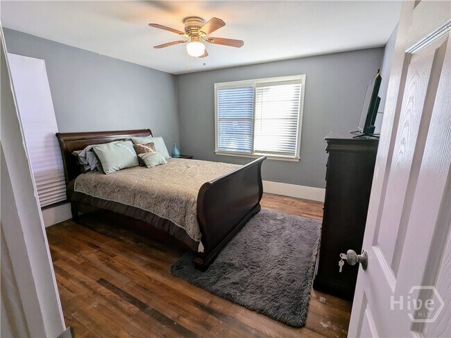 Building Photo - 614 E 37th St