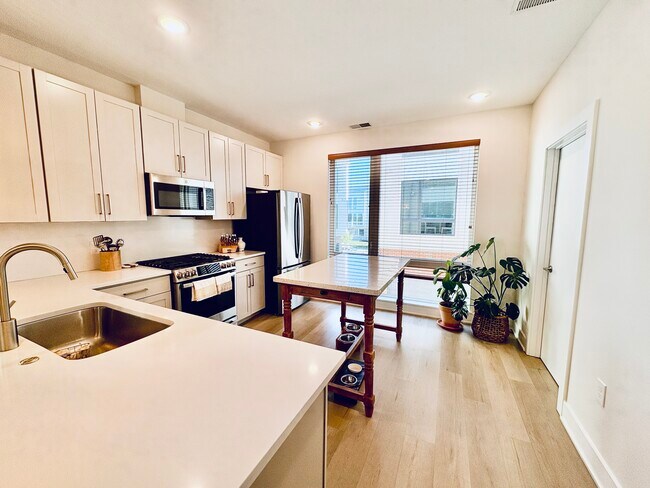 Building Photo - 7304 Pk Pl Ct