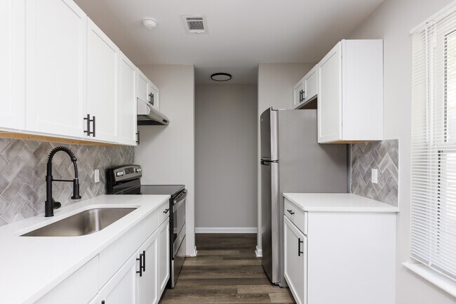 Building Photo - 3223 Alpine Ave