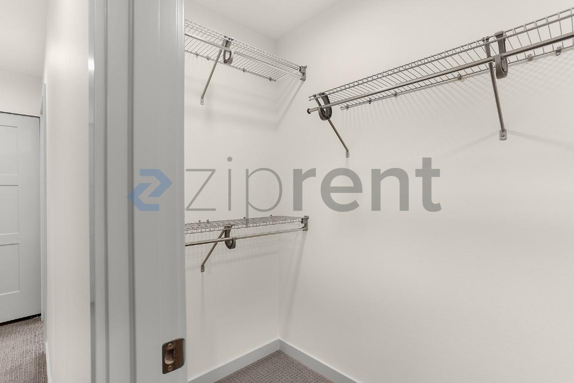 Building Photo - Unit C