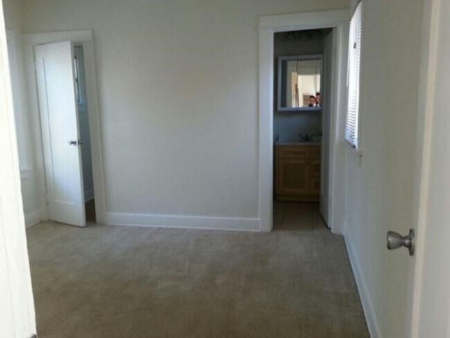 Building Photo - BELLA APARTMENTS: Beautiful 1 Bed - 1 Bath