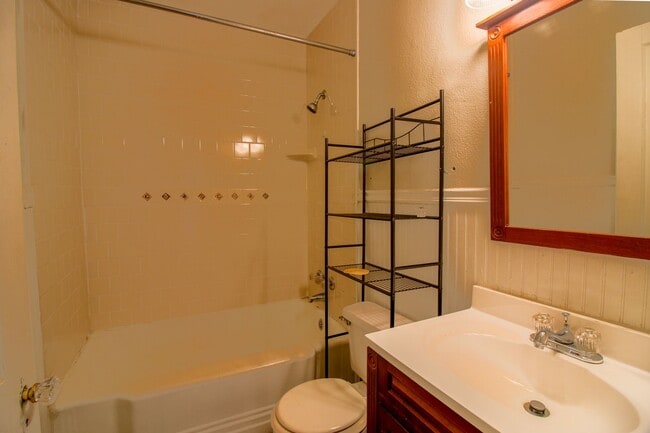 Building Photo - Midtown Brick home