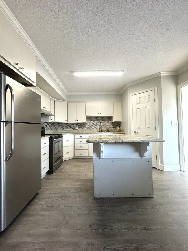 Building Photo - 3504 Lewis Ln