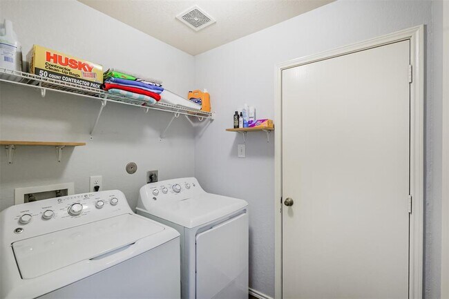 Building Photo - 16530 Peyton Ridge Cir