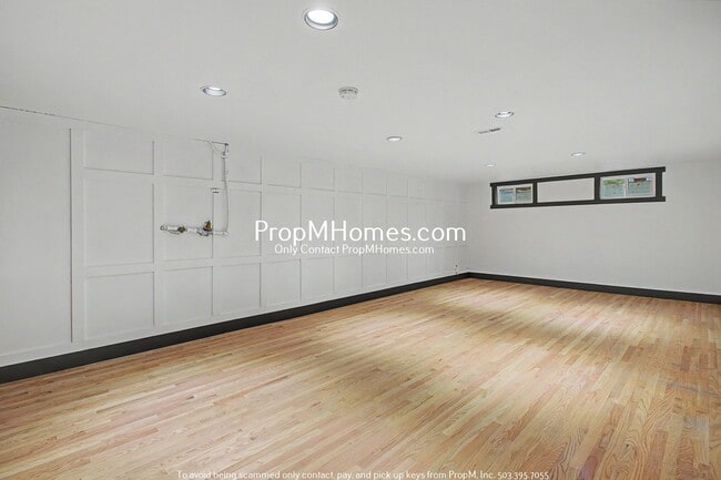 Building Photo - Unique Luxury Three Bedroom Home in Hallinan!
