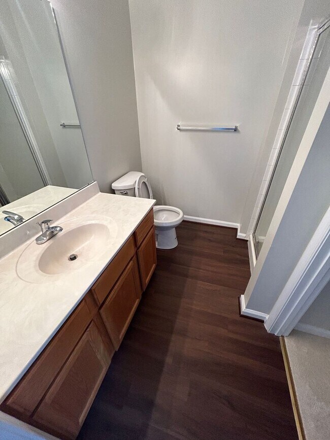 Building Photo - 3 BED + 3 Bath - Brick front townhome in P...