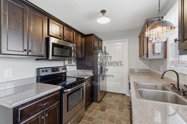 Building Photo - 312 Meadows Rd