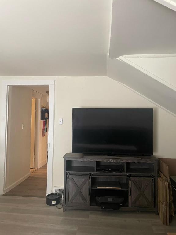 Building Photo - 10-14 Wheeler Rd