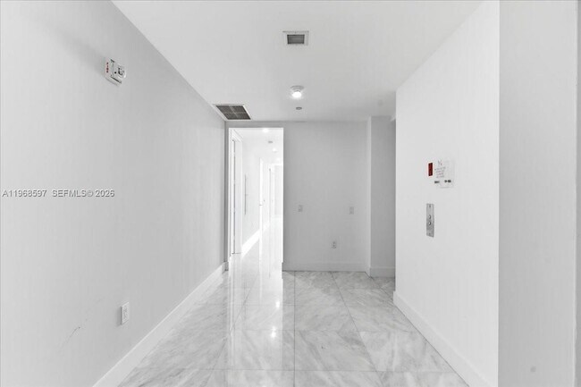 Building Photo - 1100 Biscayne Blvd