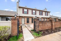 Building Photo - 38887 Country Cir