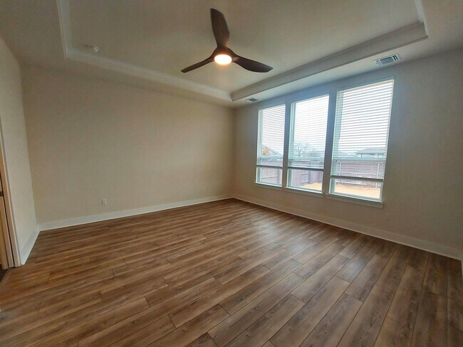 Building Photo - 401 Verbena Dr