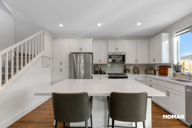 Building Photo - Dive into a Stunning Home in Roseville with Heated Pool - Available Jan 2026!