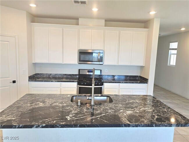 Building Photo - 2406 Bellinzona Pl