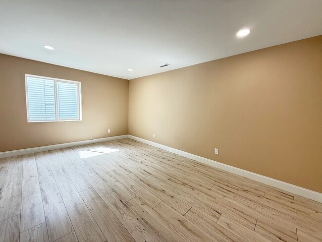 Building Photo - 3107 W Laux Dr