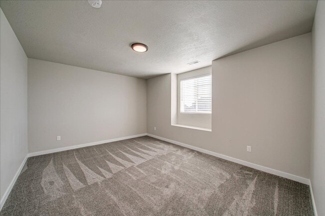 Building Photo - Two Story, Spacious Star Home!