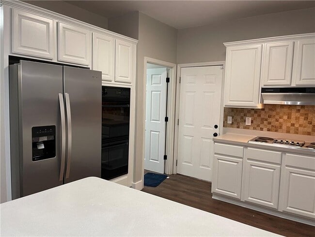 Building Photo - 2550 Highland Pointe Dr
