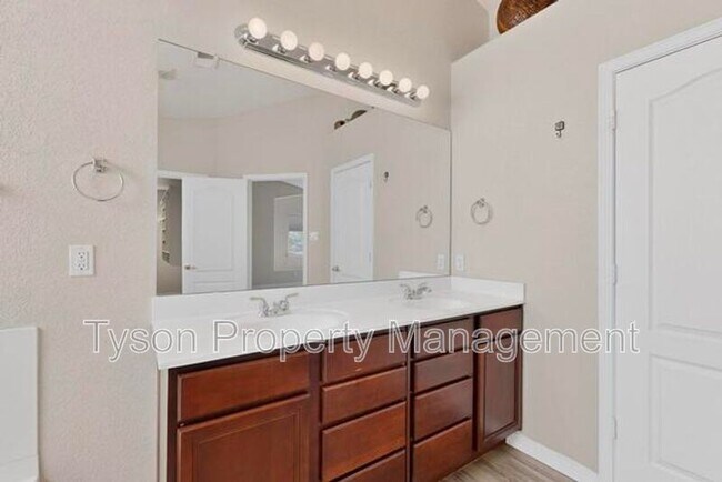 Building Photo - 8523 Waterford Pl NE