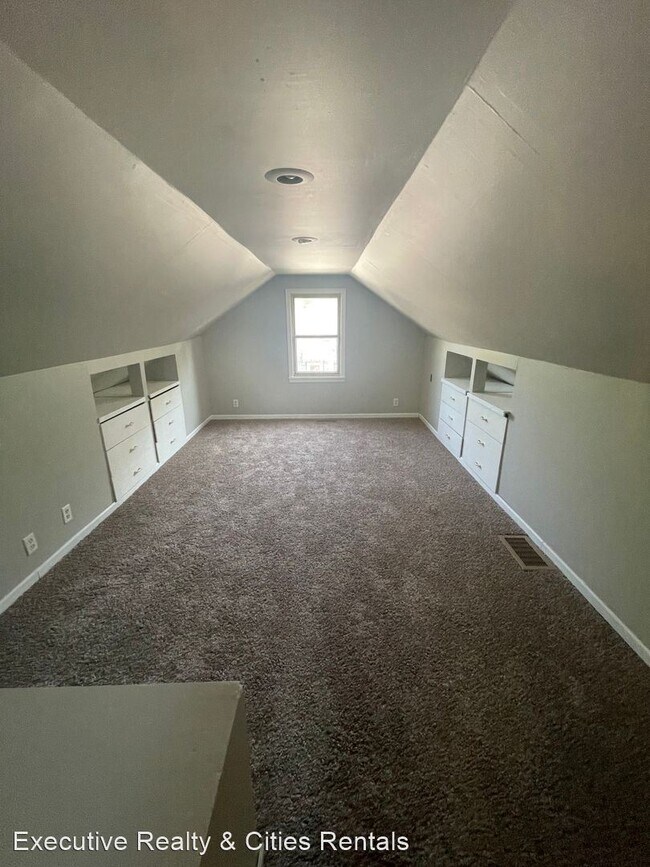 Building Photo - 3 br, 1 bath House - 5330 Girard Ave N