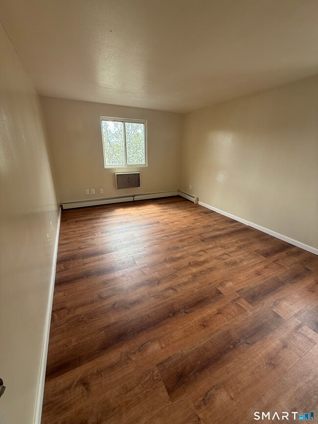 Building Photo - 1051 Old Colony Rd