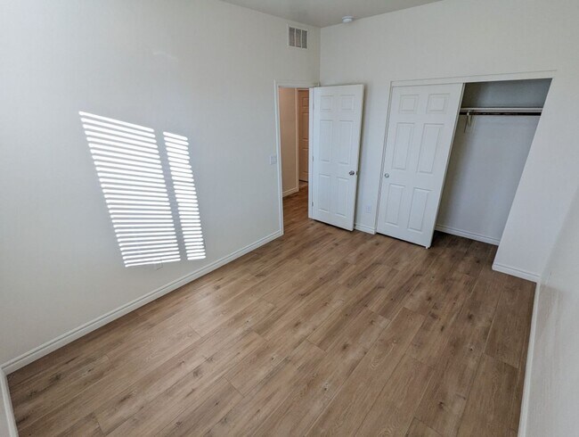 Building Photo - 1310 Ossa St