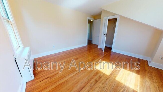 Building Photo - 63 Wellington Ave